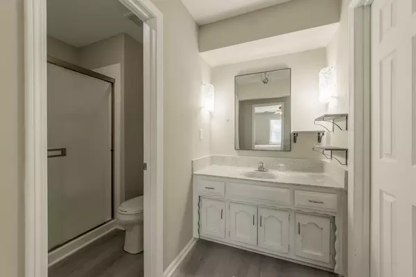 Coliving in Blue Springs - Outer KCMO, Kansas City