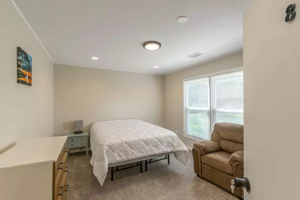 Coliving in Blue Springs - Outer KCMO, Kansas City