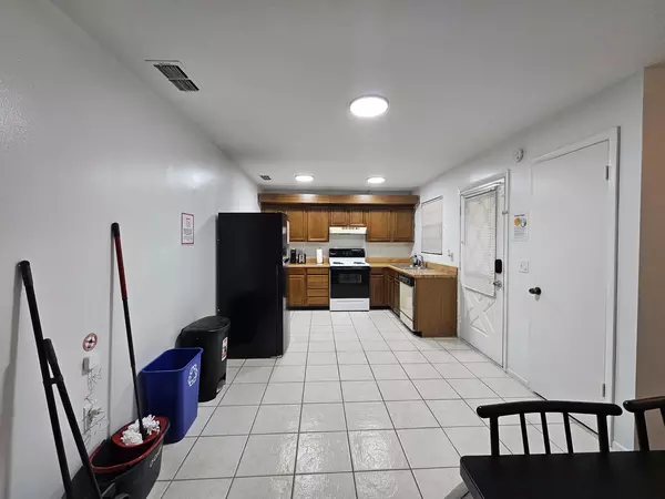 Coliving in Land O' Lakes - North Tampa, Tampa