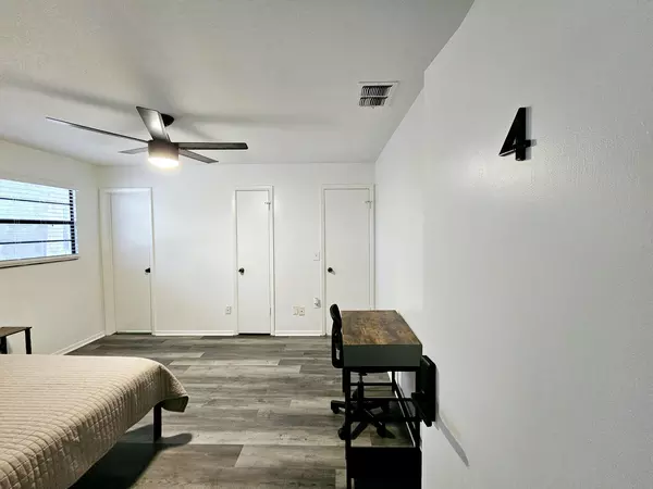 Coliving in Land O' Lakes - North Tampa, Tampa