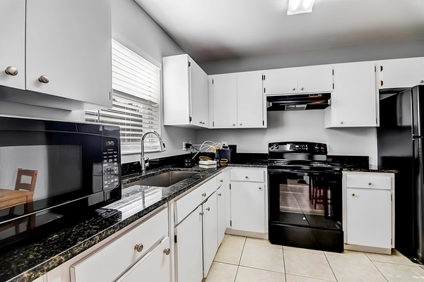 Coliving in Live Oaks Square - East Tampa, Tampa