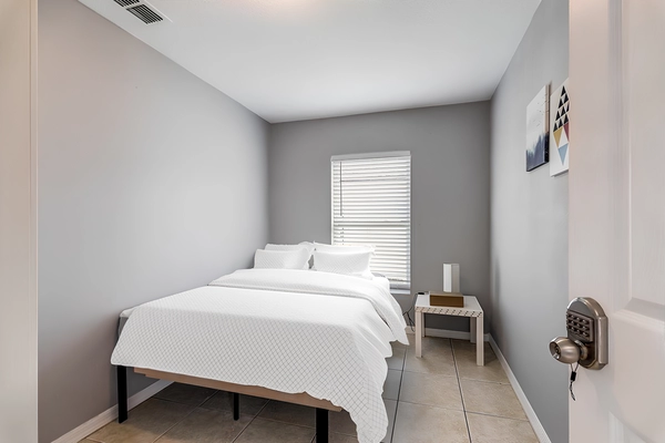 Coliving in Live Oaks Square - East Tampa, Tampa