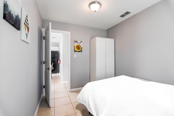 Coliving in Live Oaks Square - East Tampa, Tampa