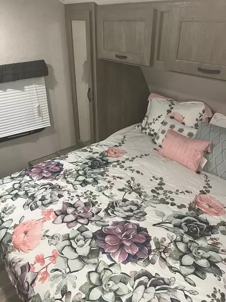 Coliving in Cedar Hills - Westside, Jacksonville