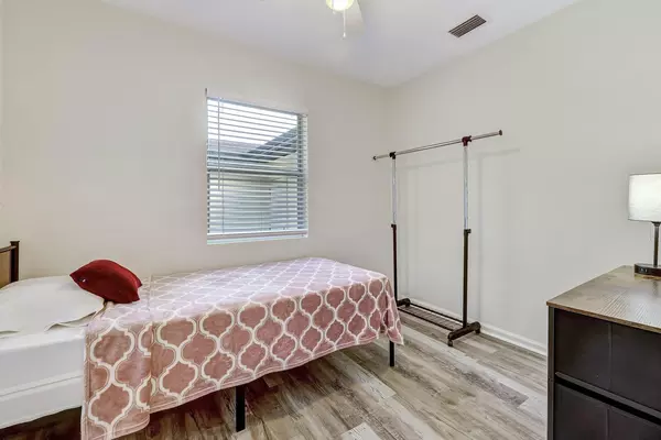 Coliving in Cedar Hills - Westside, Jacksonville