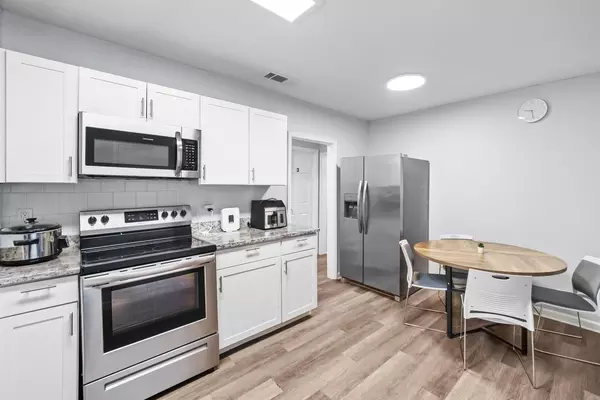 Coliving in Cedar Hills - Westside, Jacksonville