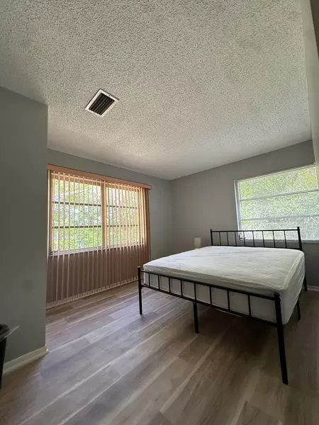 Coliving in Land O' Lakes - North Tampa, Tampa