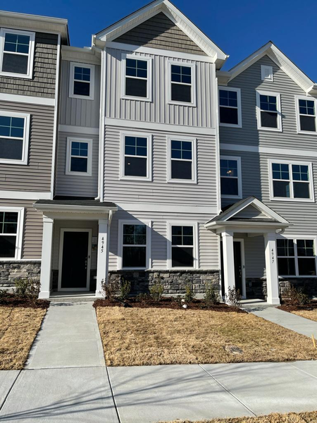 Coliving in Bryson Village - Outer Triangle, Raleigh