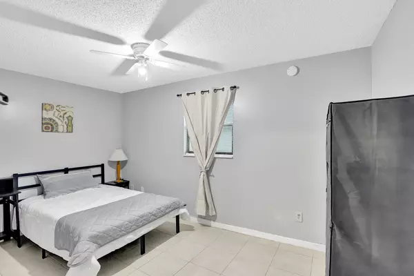 Coliving in Cocoa - Outer Orlando, Orlando