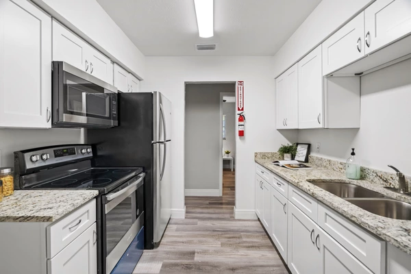 Coliving in Live Oaks Square - East Tampa, Tampa