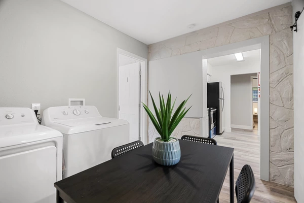 Coliving in Live Oaks Square - East Tampa, Tampa