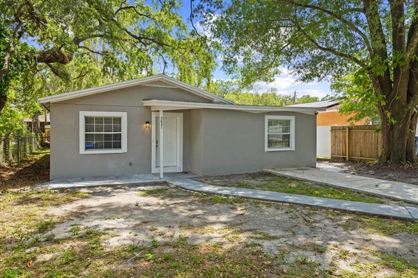 Coliving in Live Oaks Square - East Tampa, Tampa