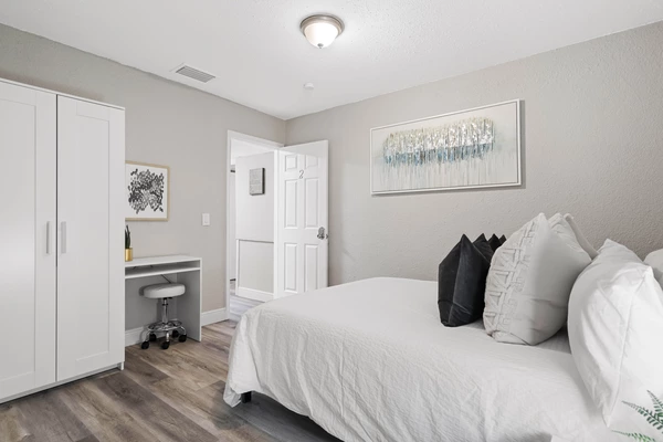 Coliving in Live Oaks Square - East Tampa, Tampa