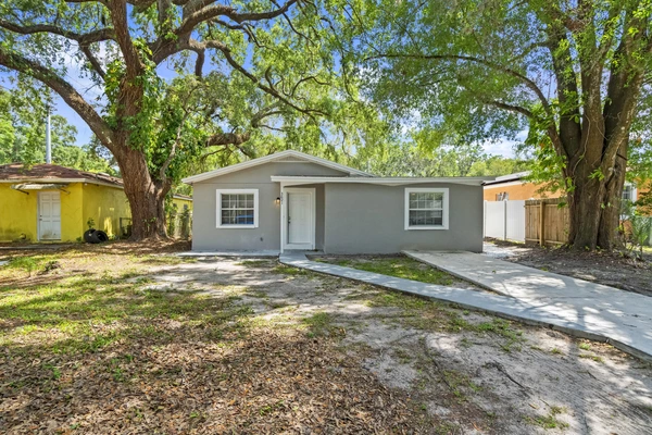 Coliving in Live Oaks Square - East Tampa, Tampa