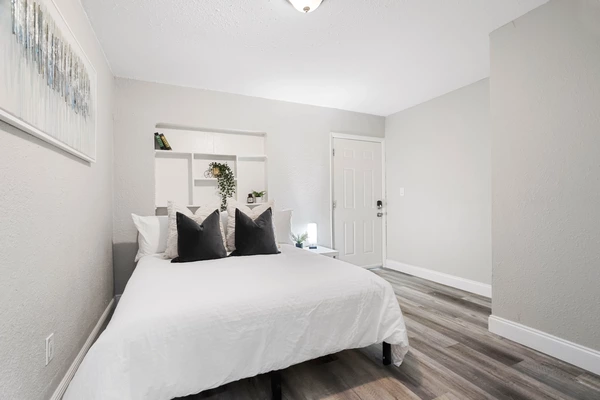 Coliving in Live Oaks Square - East Tampa, Tampa