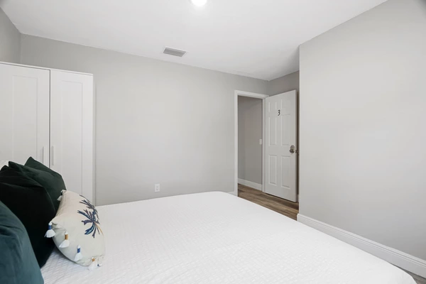 Coliving in Live Oaks Square - East Tampa, Tampa