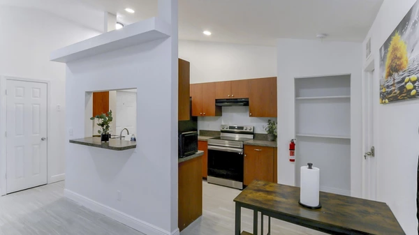 Coliving in Live Oaks Square - East Tampa, Tampa