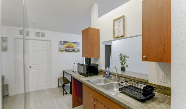 Coliving in Live Oaks Square - East Tampa, Tampa
