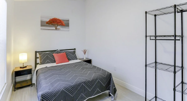 Coliving in Live Oaks Square - East Tampa, Tampa