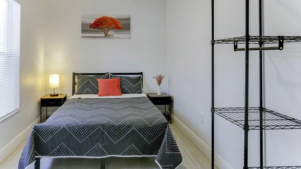 Coliving in Live Oaks Square - East Tampa, Tampa