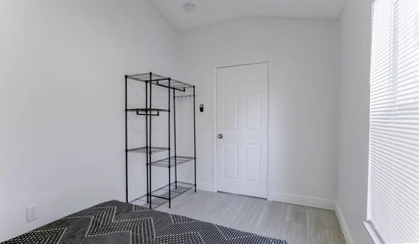 Coliving in Live Oaks Square - East Tampa, Tampa