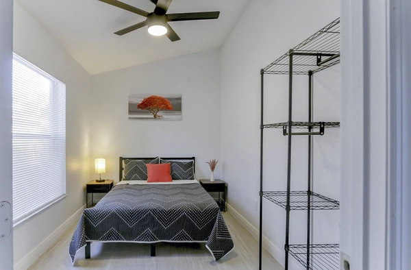 Coliving in Live Oaks Square - East Tampa, Tampa