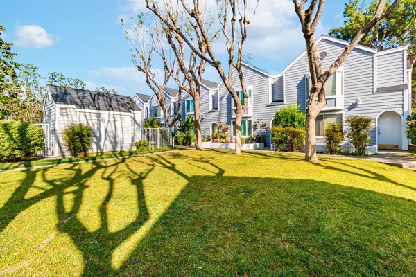 Coliving in Pasadena - The Verdugos, Los Angeles