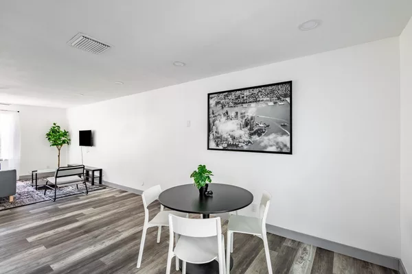 Coliving in Pasadena - The Verdugos, Los Angeles