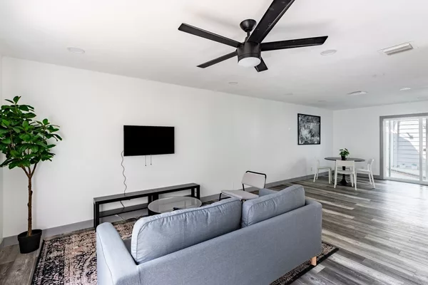 Coliving in Pasadena - The Verdugos, Los Angeles