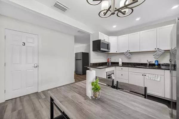 Coliving in Live Oaks Square - East Tampa, Tampa