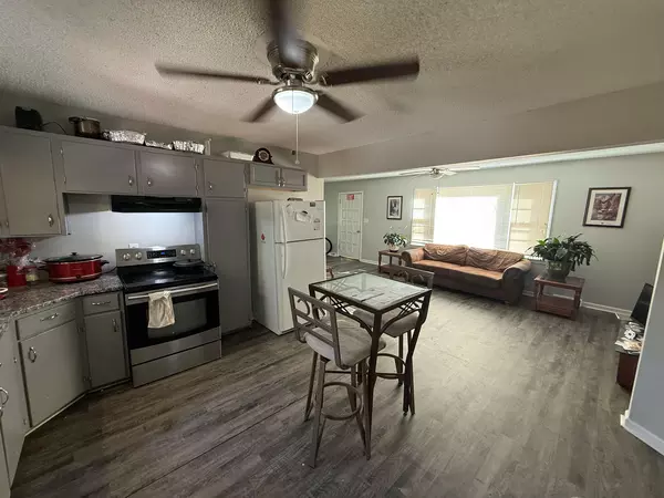 Coliving in Raytown - Outer KCMO, Kansas City