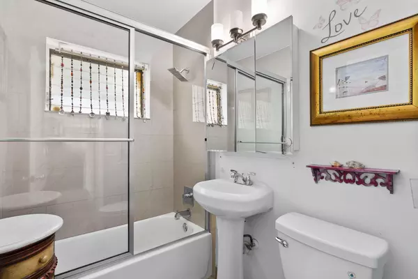 Coliving in Hallandale Beach - Broward County, Miami