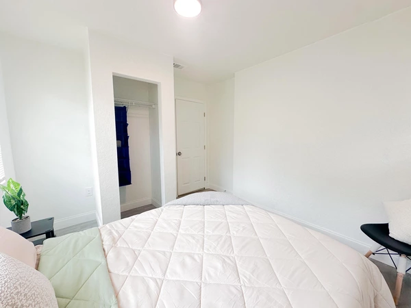 Coliving in Live Oaks Square - East Tampa, Tampa