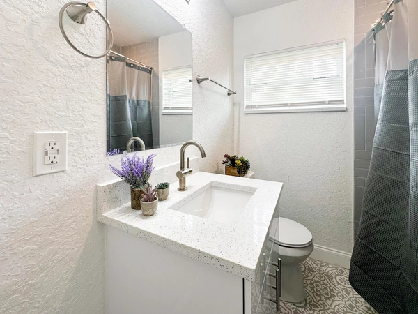 Coliving in Live Oaks Square - East Tampa, Tampa