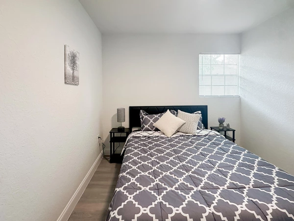 Coliving in Live Oaks Square - East Tampa, Tampa