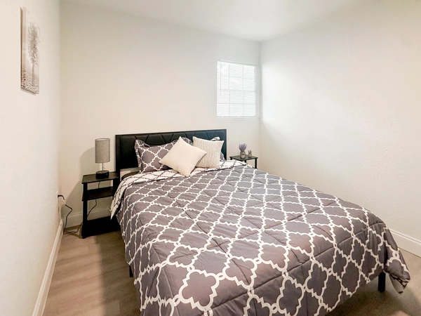 Coliving in Live Oaks Square - East Tampa, Tampa