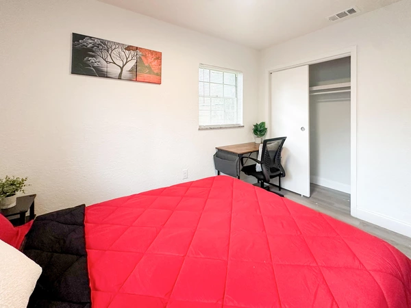 Coliving in Live Oaks Square - East Tampa, Tampa