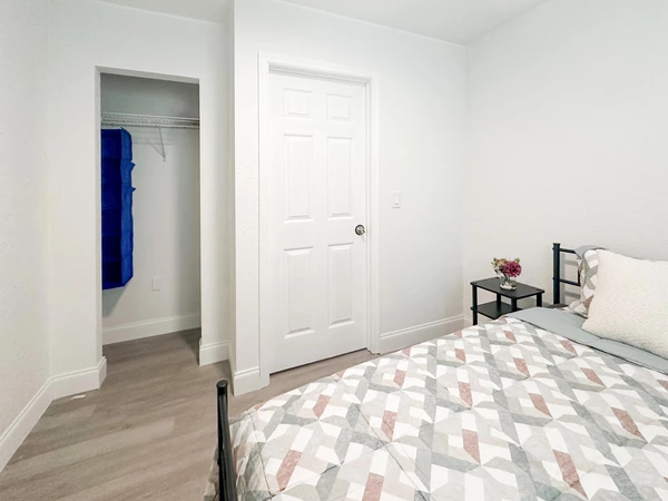 Coliving in Live Oaks Square - East Tampa, Tampa