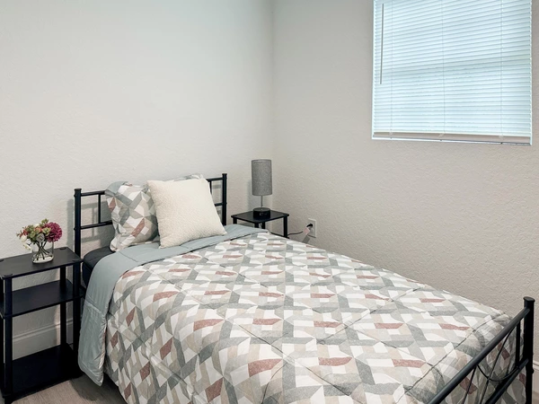 Coliving in Live Oaks Square - East Tampa, Tampa