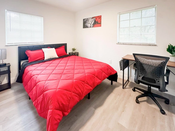 Coliving in Live Oaks Square - East Tampa, Tampa