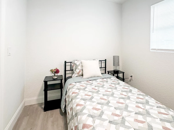 Coliving in Live Oaks Square - East Tampa, Tampa