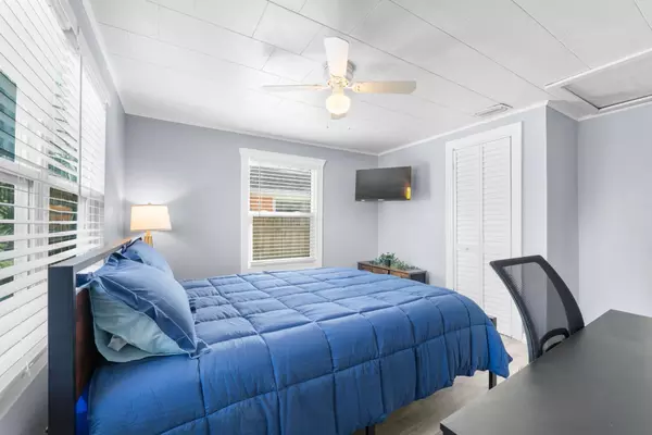 Coliving in Live Oaks Square - East Tampa, Tampa