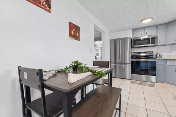 Coliving in Live Oaks Square - East Tampa, Tampa