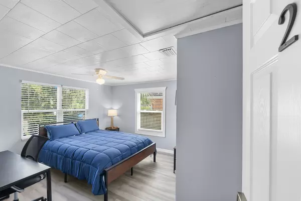 Coliving in Live Oaks Square - East Tampa, Tampa