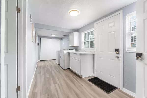 Coliving in Live Oaks Square - East Tampa, Tampa