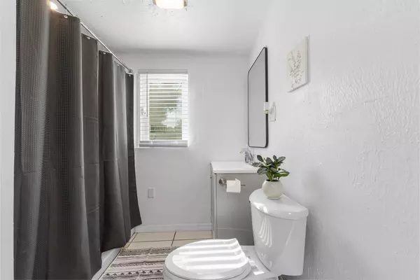 Coliving in Live Oaks Square - East Tampa, Tampa