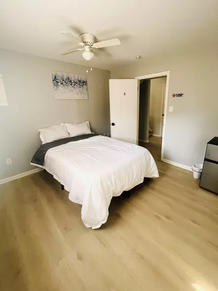 Coliving in North Sharon Amity / Reddman Road - East Charlotte, Charlotte