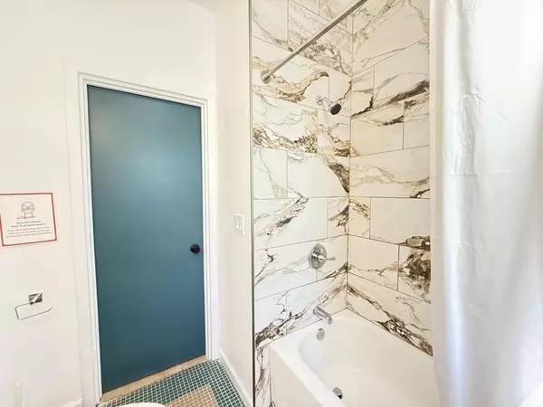 Coliving in Merrill Park - West / SW Mil, Milwaukee