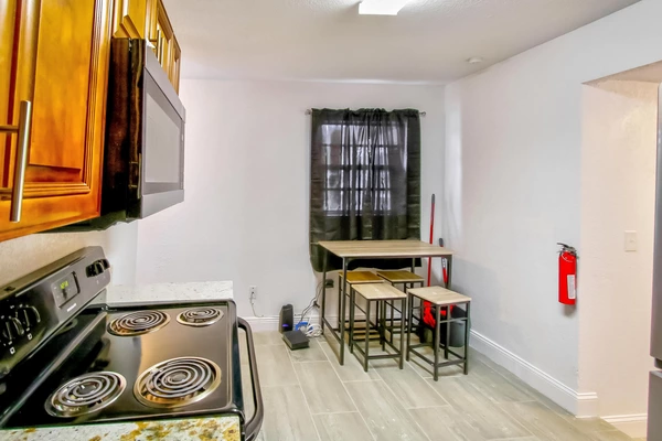 Coliving in Live Oaks Square - East Tampa, Tampa