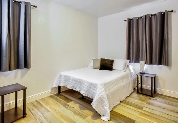 Coliving in Live Oaks Square - East Tampa, Tampa